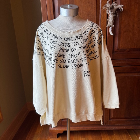 Magnolia Pearl Shine Fearlessly Sweatshirt *RARE - Picture 2 of 7